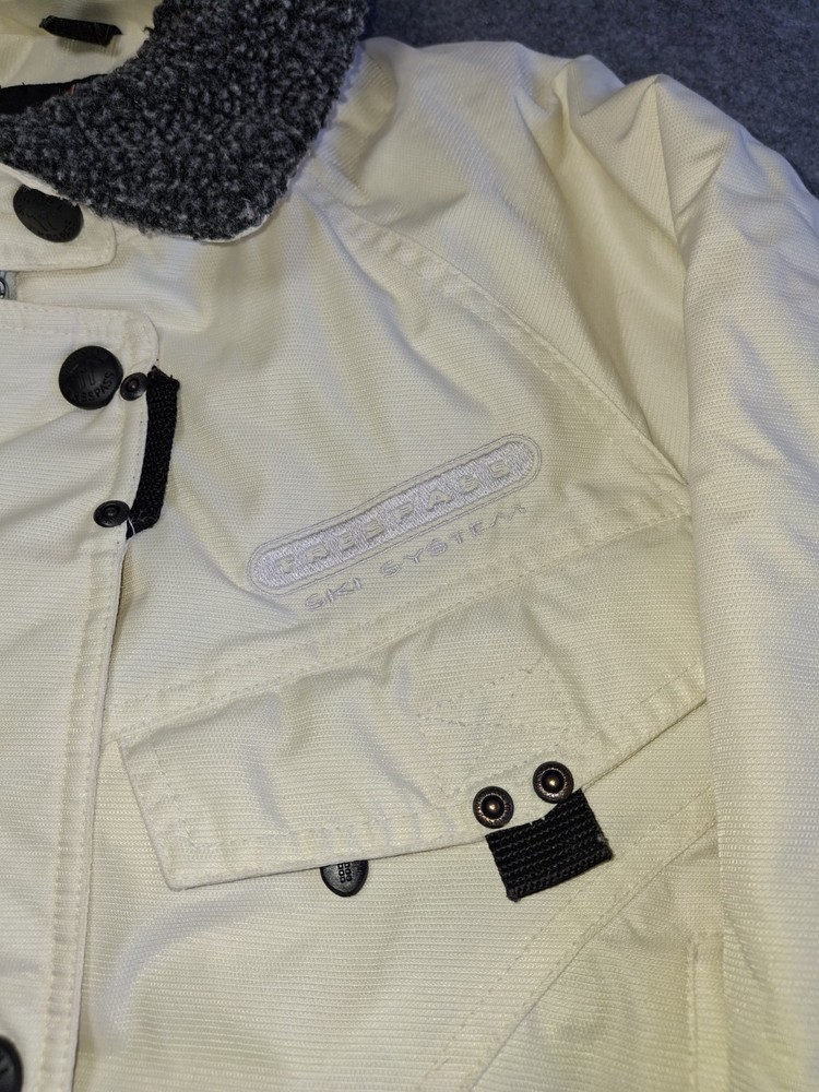 Trespass Size M Ski Jacket. Ski Snow System. High Performance Insulation.