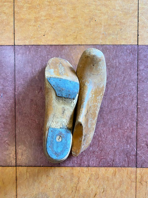 vintage women's maple wood shoe lasts size 6.5, circa 1960's private collection