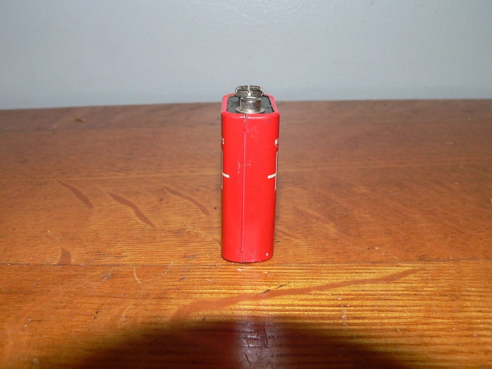 Vintage Eveready Energizer 9 Volt Transistor Battery, Display Only (Non-Working)