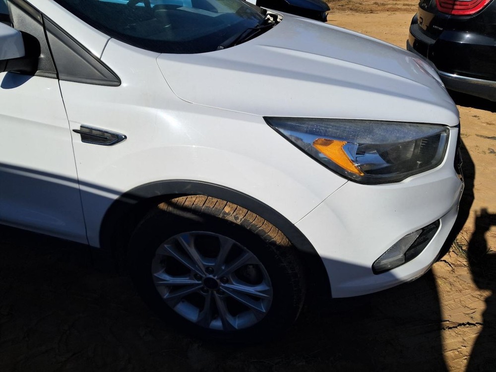 ESCAPE 2017 Glove Box 4813419