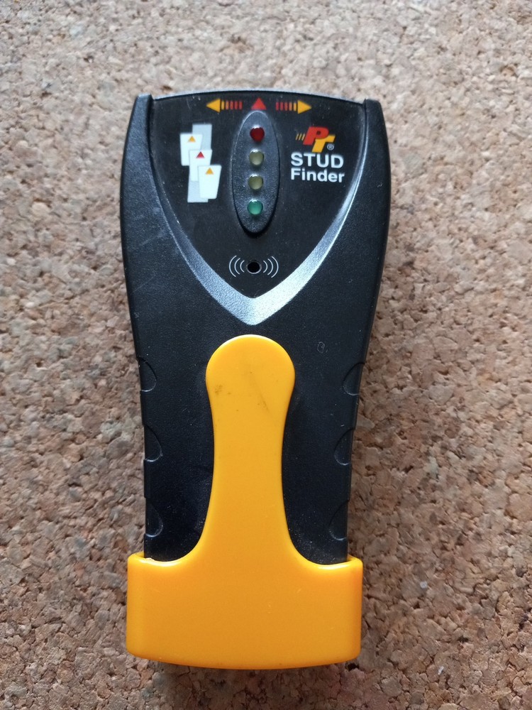 PERFORMANCE TOOLS 2 IN 1 STUD FINDER Model W5762. BATTERY INCLUDED!