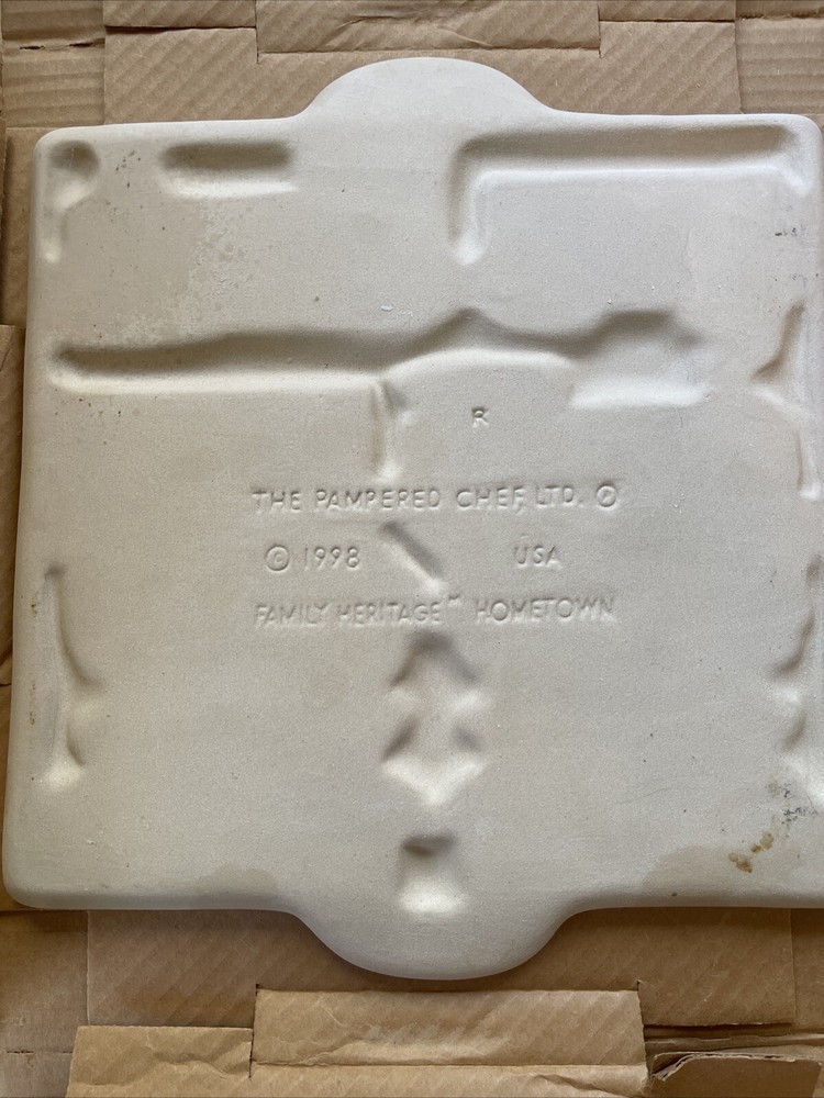 PAMPERED CHEF ONE GINGERBREAD HOME TOWN TRAIN #1806