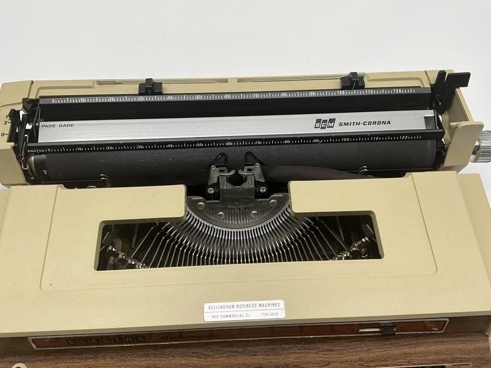Smith Corona Automatic Electric Typewriter Model 3LRB With Soft Case, Works