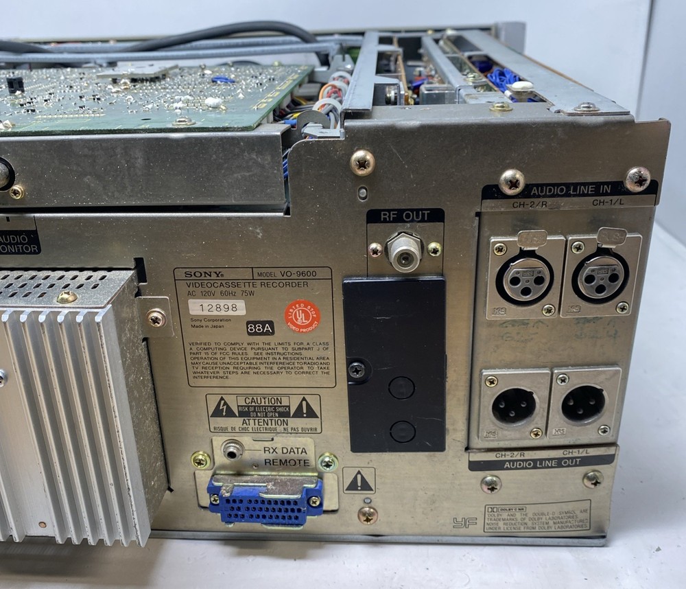 Sony VO-9600 U-Matic Video Cassette Recorder - Powers On. *READ*