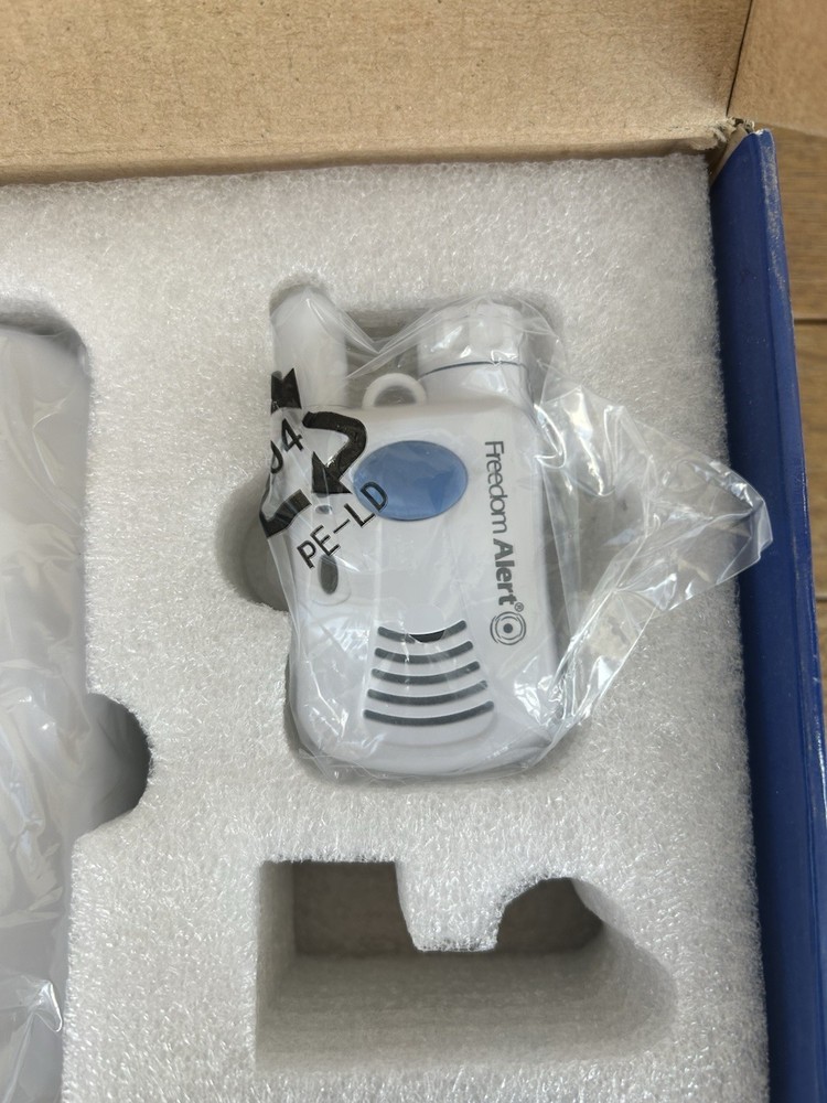 LogicMark Freedom Alert 35511 Wireless Panic Button VoIP System- no batteries