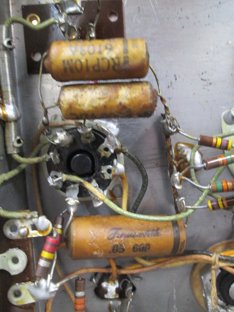 Capehart 634927 tube amplifier pulled from a Panamuse console Powers on