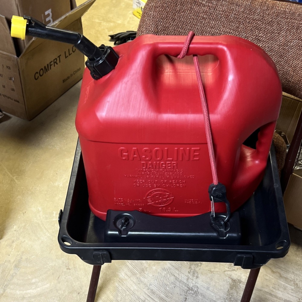 Blitz 5 galGasoline Can Portable Container with A Blitz Hand-E Hauler