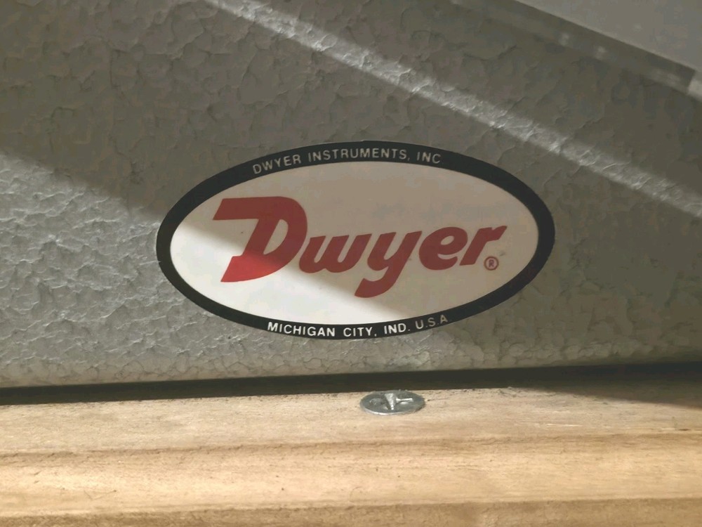 Dwyer 244 Solid Plastic Stationary Gauge On Stand