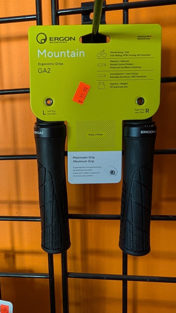 Ergon GA2 Fat Grips - Black, Lock-On