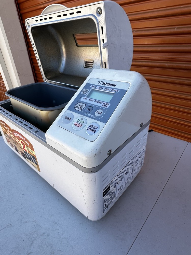 Zojirushi Bread Machine White 2 lb Crust Control Timer Cake Function bbcc-v20