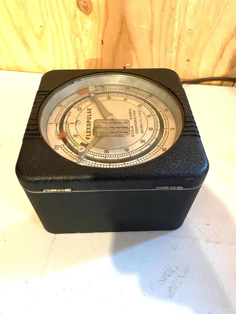 115 VOLTS EAGLE SIGNAL CORP. FLEX 0-120 PULSE TIMER 1