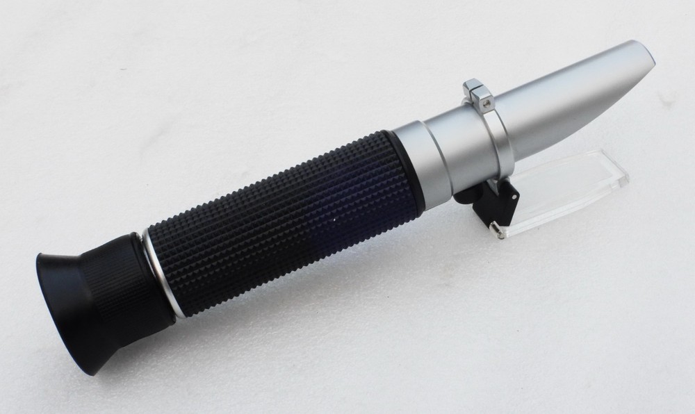 NOS ATC PORTABLE COMPACT HAND HELD REFRACTOMETER DEVICE WITH CASE