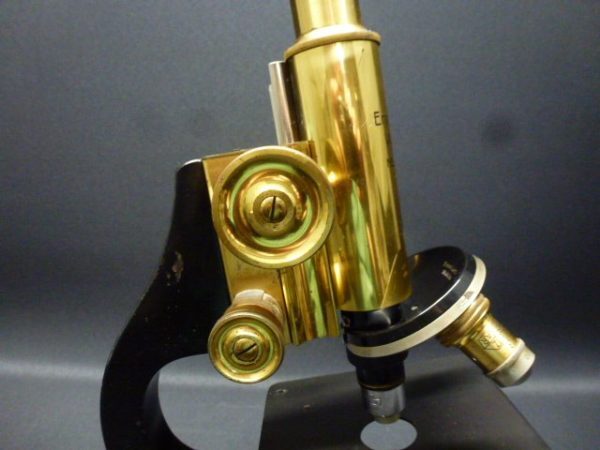BEAUTIFUL ANTIQUE Microscope signed E.Leitz Wetzlar