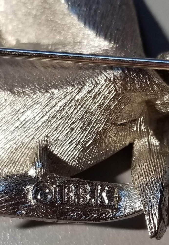 BSK Textured Silver Tone Leaf Spray Brooch/Pin