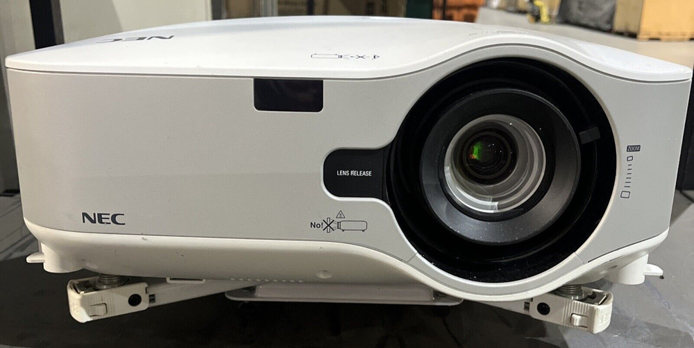 NEC NP3250W LCD PROJECTOR W REMOTE