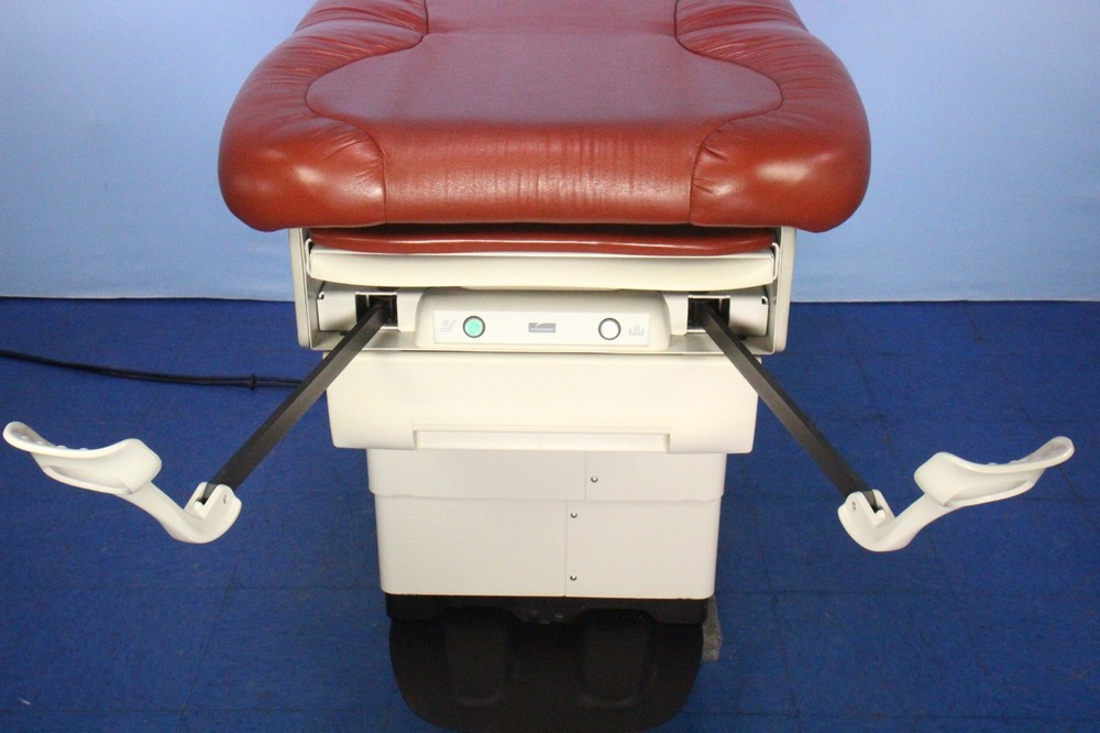 Midmark 623-008 Deluxe Power Exam Table Hi-Low w/ Hand Controller, Foot Control