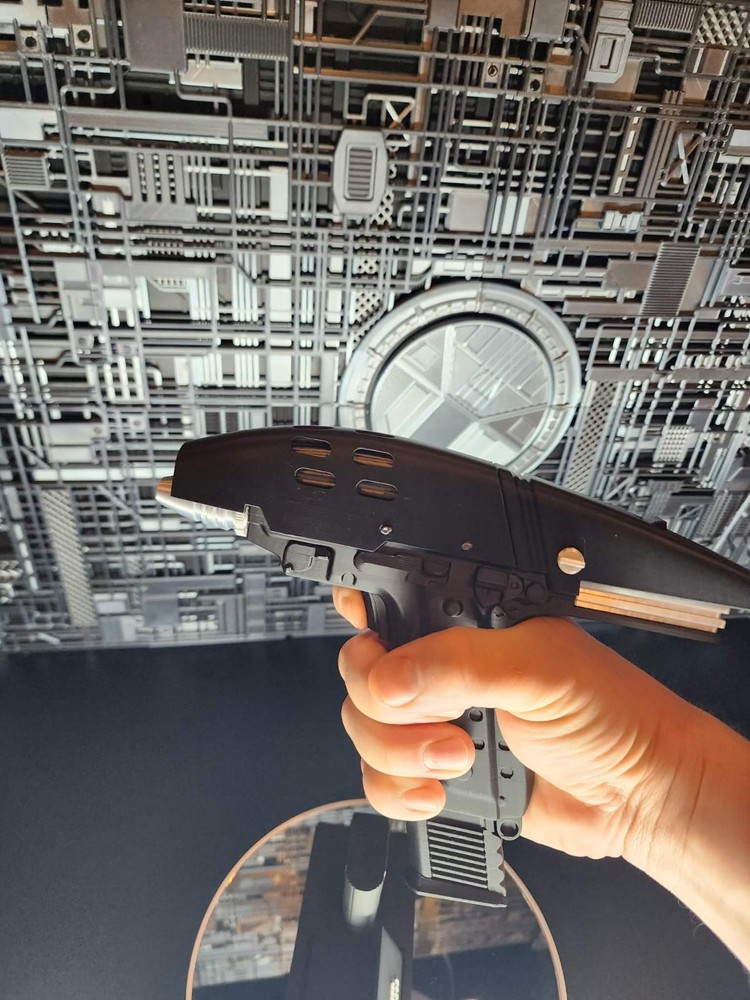 Star Trek V and VI - Type 2 Assault Phaser - Working Trigger and Removeable Clip
