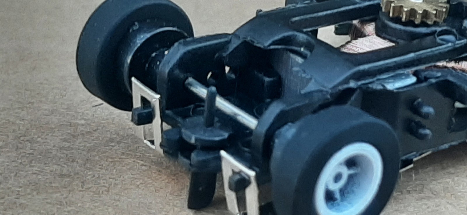 Back To School Special Autoworld Ultra G Xtraction Chassis With White Rims