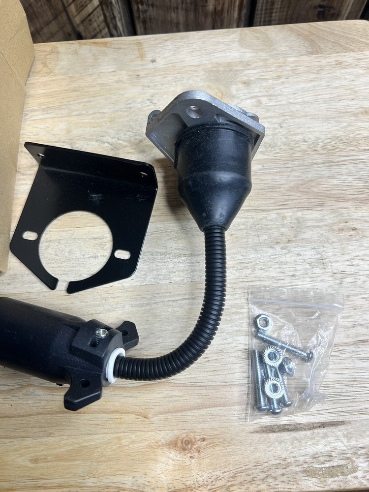 Carrofix Converts 7 Pin Socket To Round Socket Open Box