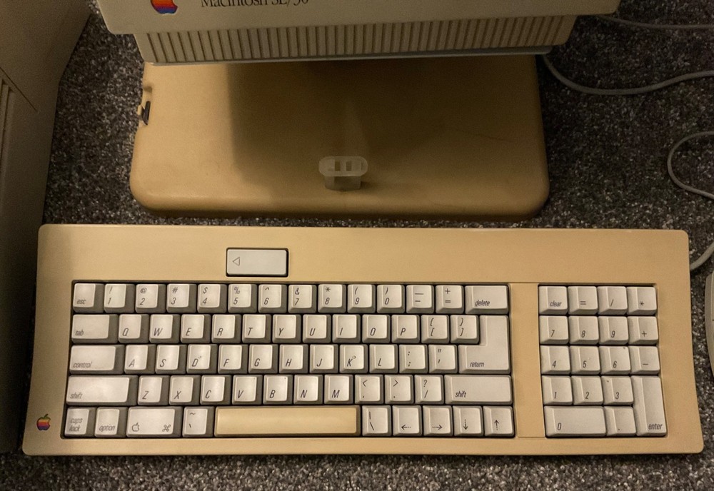 Vintage APPLE Macintosh SE/30 COMPUTER Model M5119 w Keyboard, Mouse, & Printer