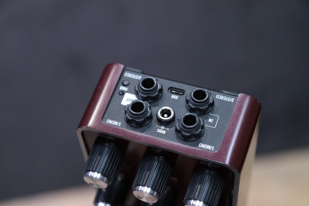 Universal Audio Ruby '63 Top Boost Amplifier UAFX Dual-Engine Effect Pedal w/Box