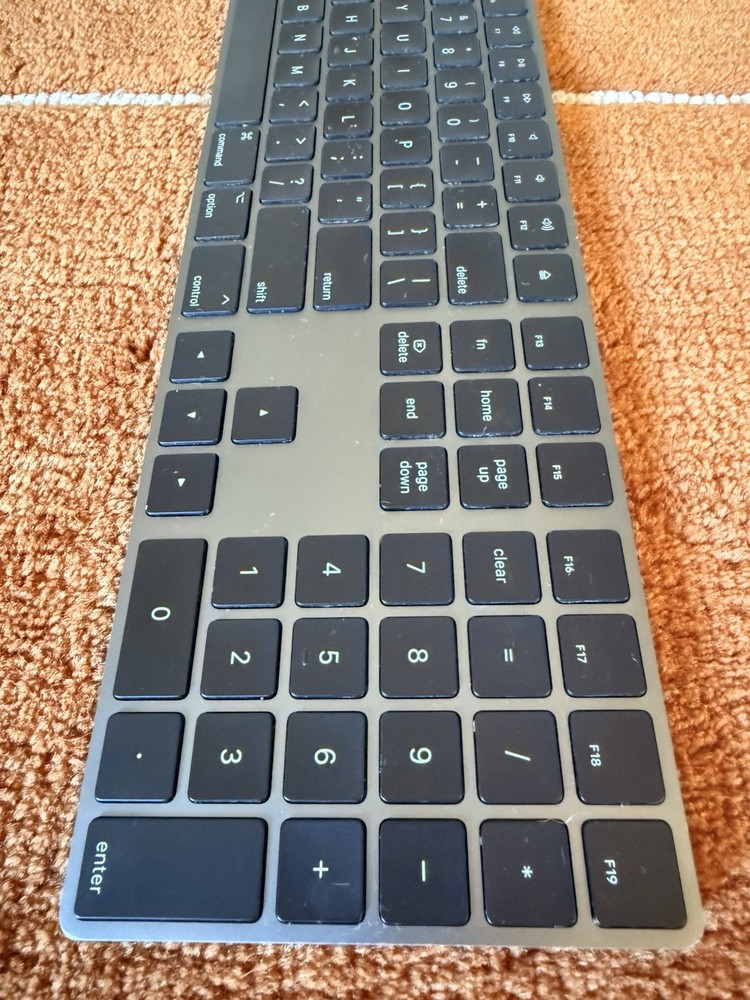 Apple Magic Keyboard & Mouse Combo Dark Gray Mint Condition No Box