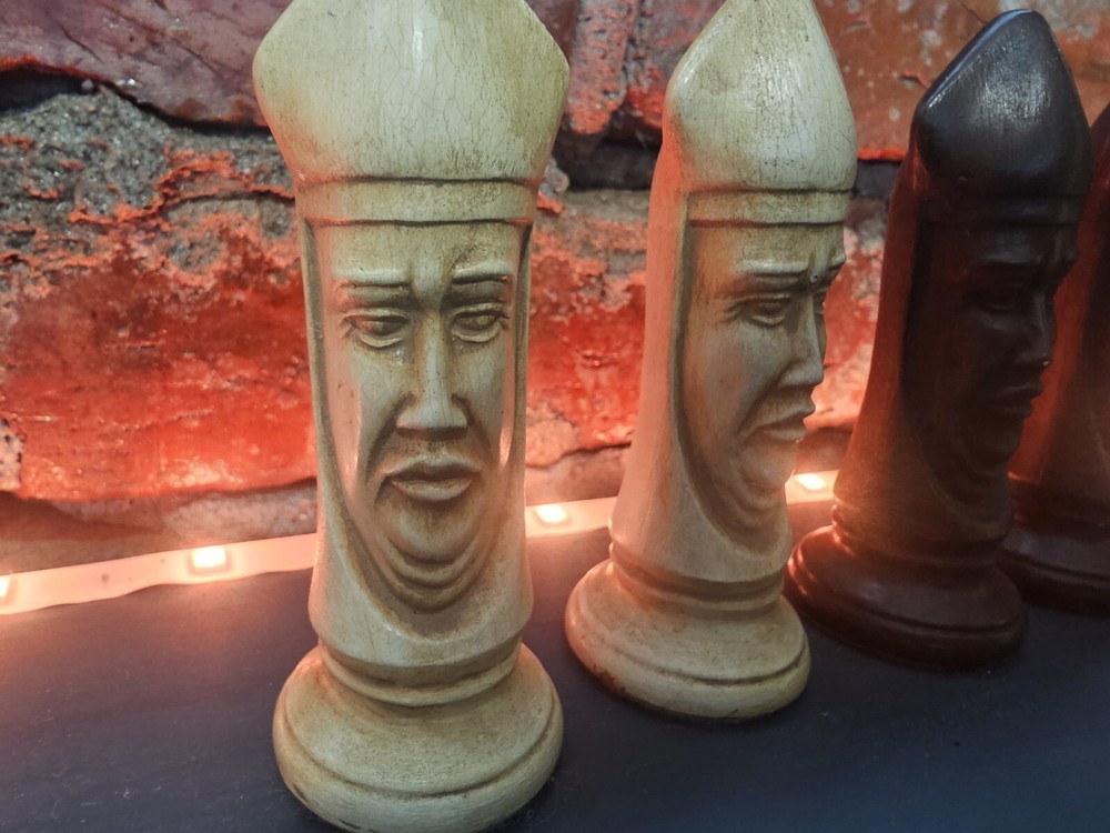 VINTAGE Mid-Century Chess Pieces Set Glazed Ceramic (A18)