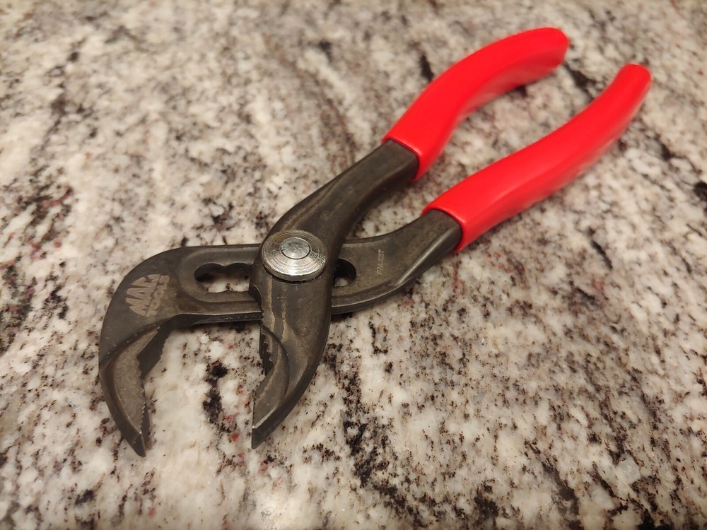 Mac Tools 7” Adjustable Joint C.S.T. Pliers