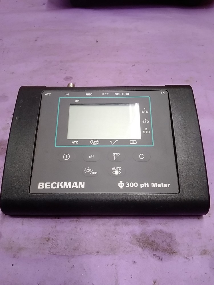 BECKMAN MODEL 300 PH METER  143803