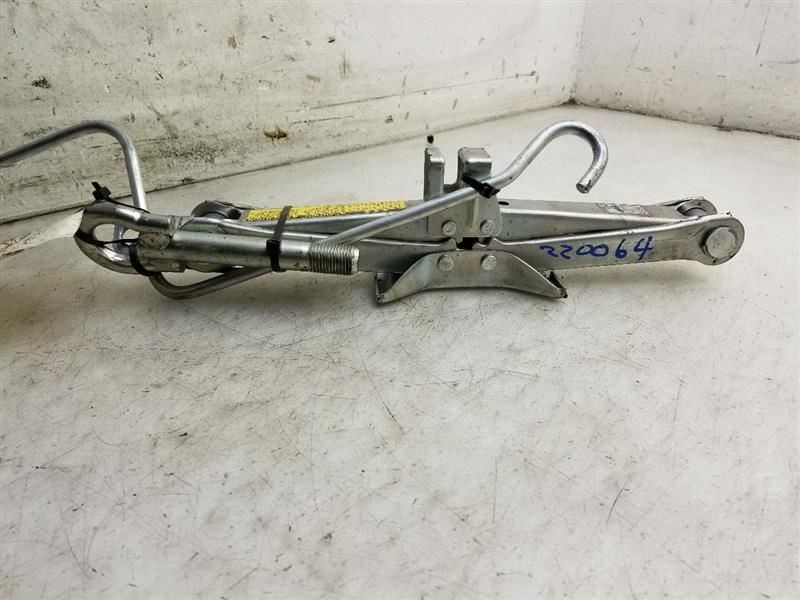 2011 SCION XB JACK WITH TOOL KIT