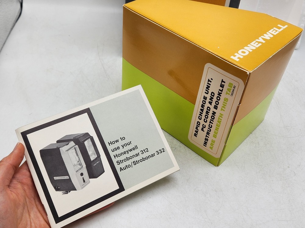 Honeywell Auto/Strobonar 332 Automatic Electronic Flash Unit 166 w/ RARE Display