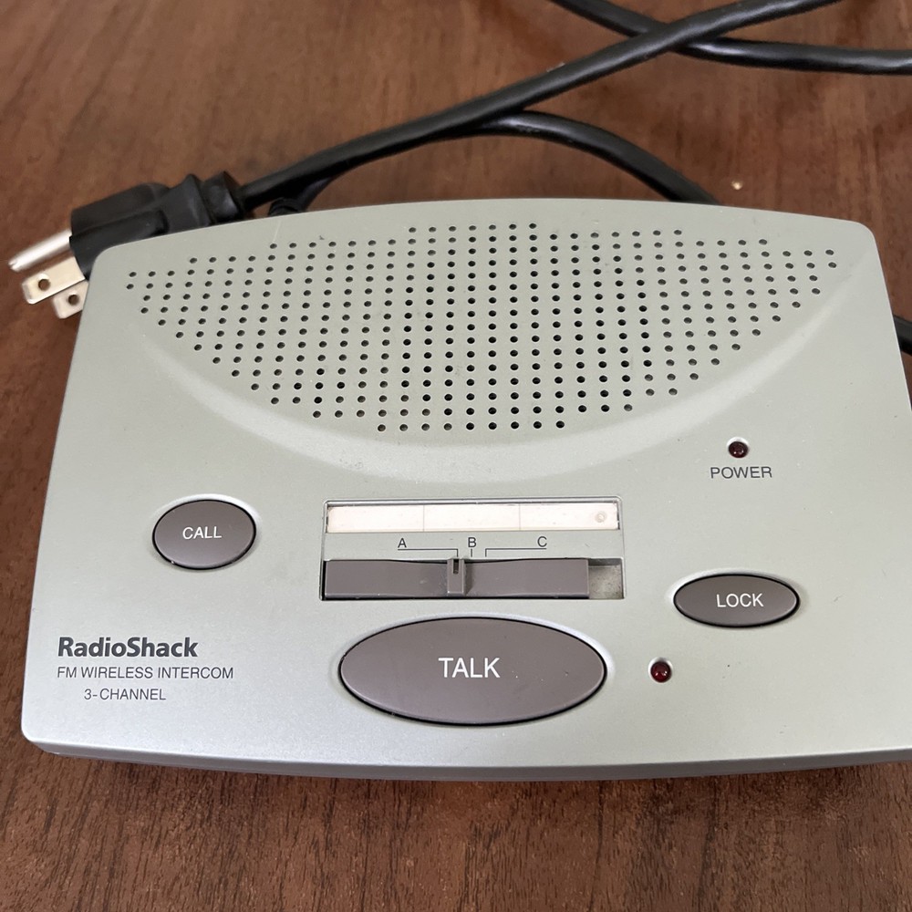Radio Shack FM Wireless Intercom 3-Channel (UNTESTED) Turns On