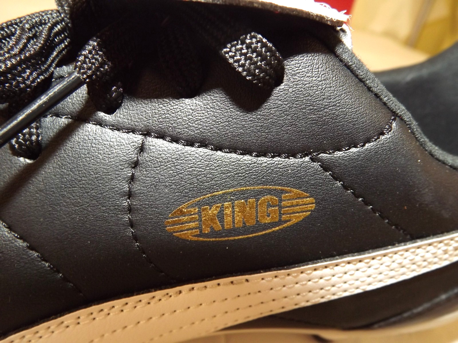 Puma King Top Black White Gold Men Soccer Cleats Shoes 107348-01 Sz 9.5