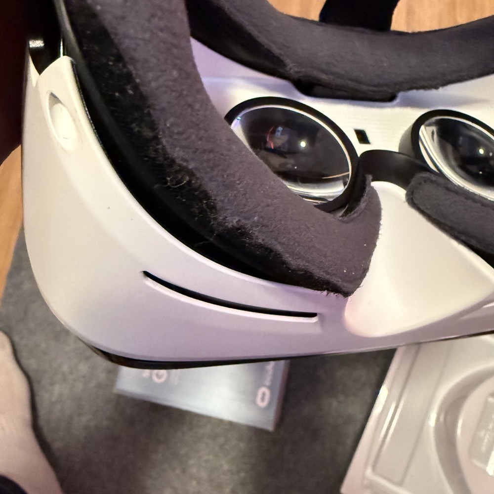 Samsung Gear VR Oculus 2015 Virtual Reality Headset for Note5/ S6/ S7/ Edge