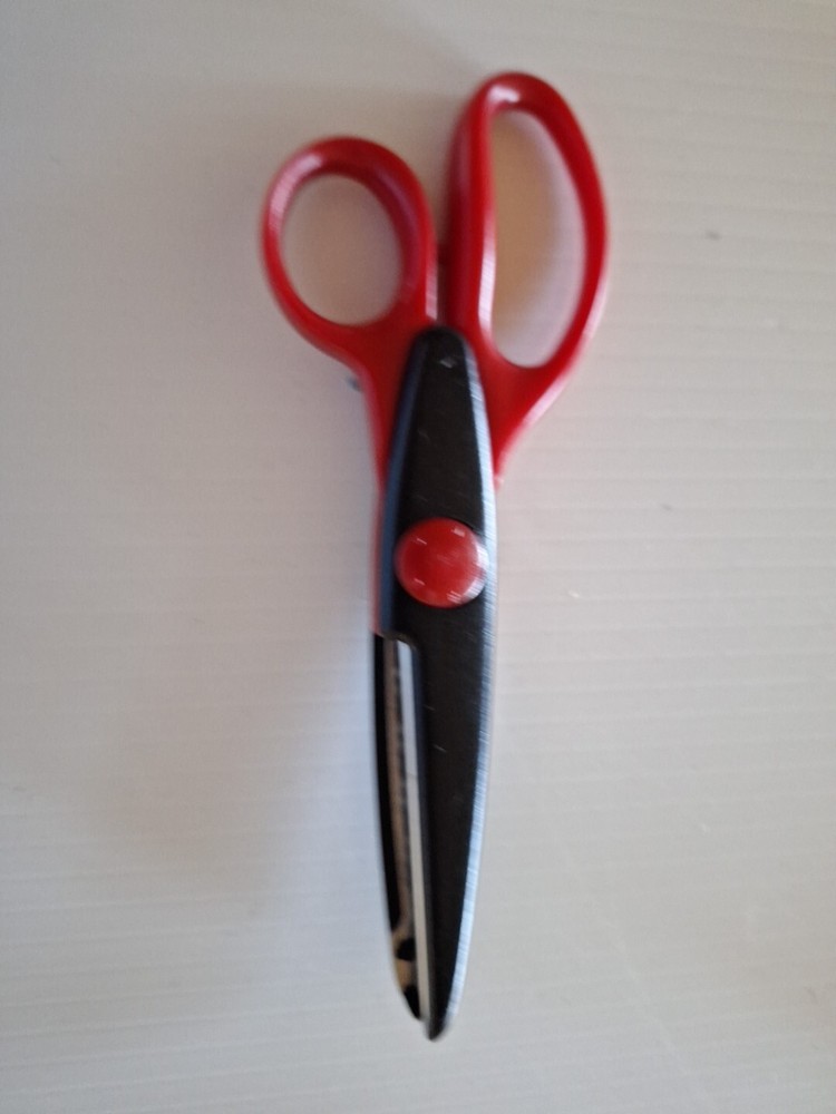 Fiskars Paper Edgers Heartbeat