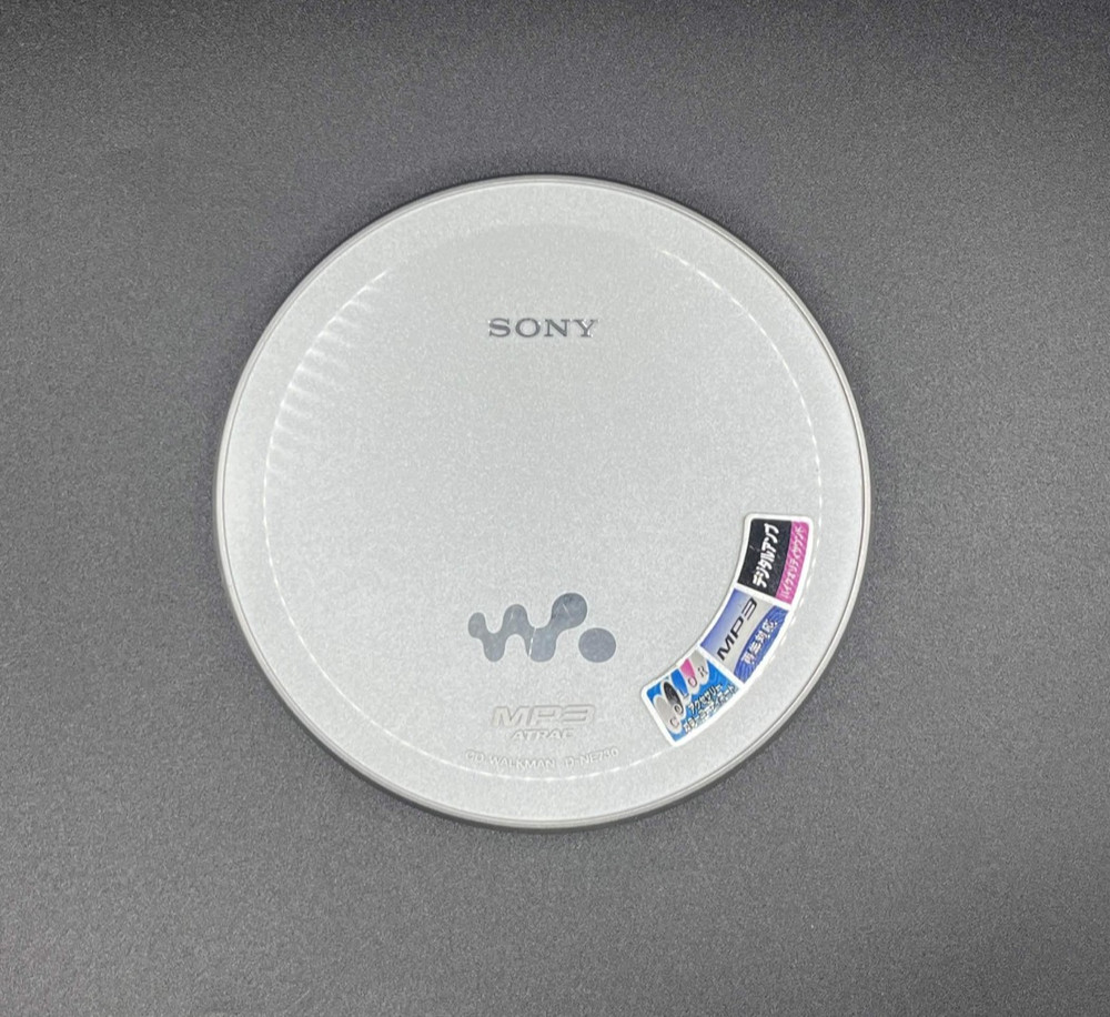 Sony D-NE730 CD Player Walkman Discman Silver - Working