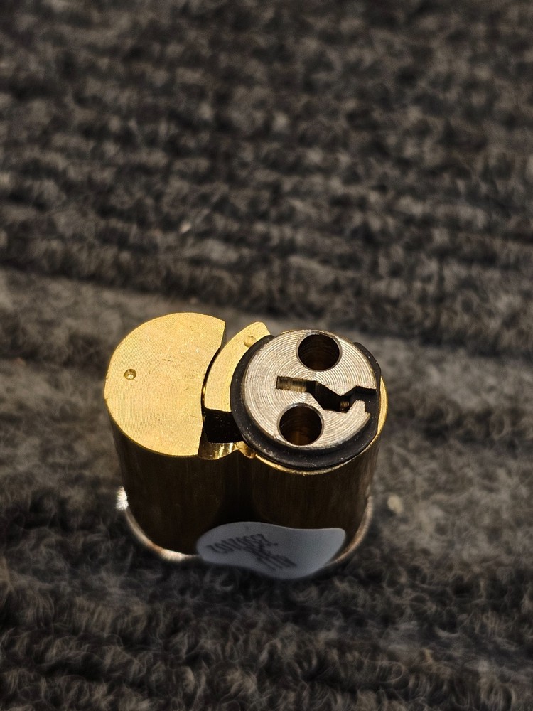Sargent Assa Abloy 7300B: Interchangeable Small Format Keyed Core With 2 Keys