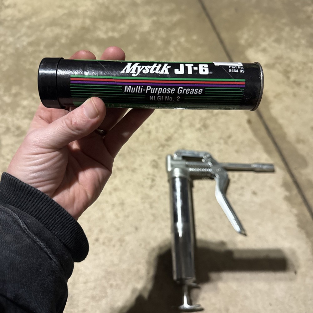 GREASE GUN WORKING With Grease