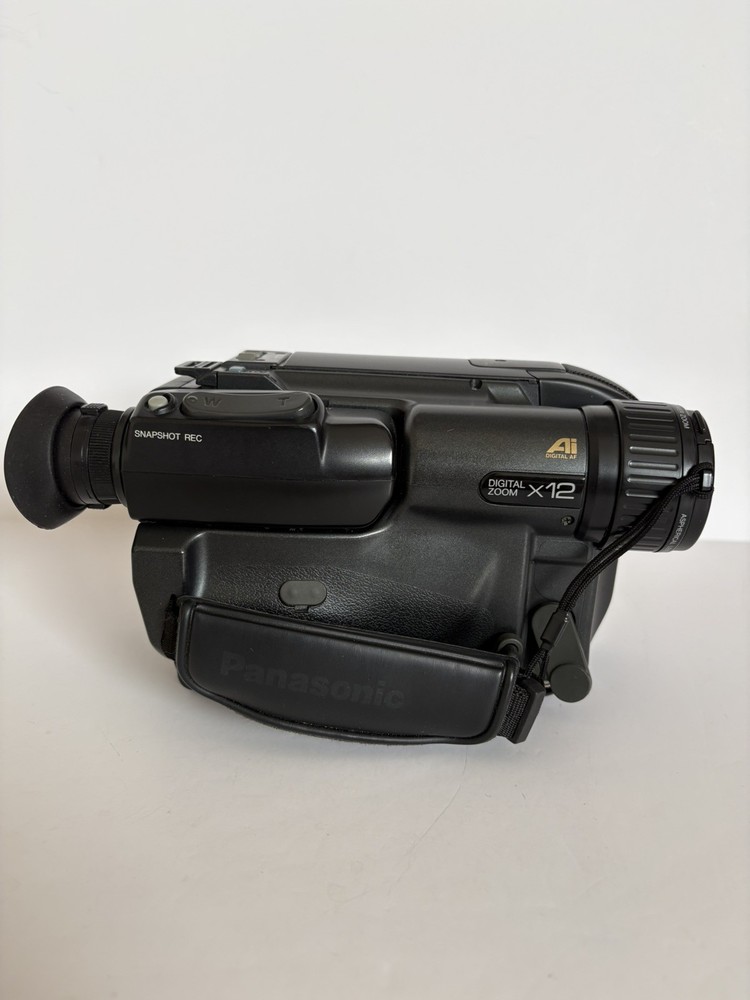 Panasonic NV-S5 Camcorder Bag & 1x Battery untested includes guide. I1