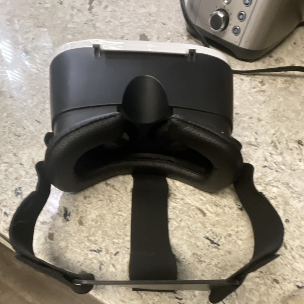VR Virtual Reality Smartphone Headset Black White IPD Adjustment