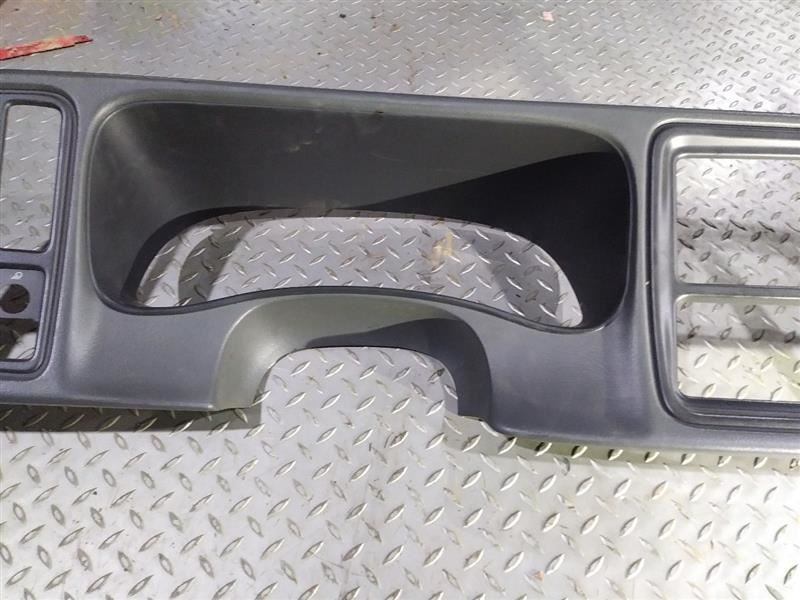 SILVRDO15 2004 Dash Bezel 401156