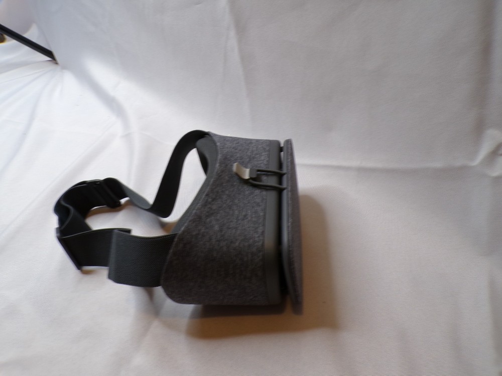 Google Daydream View VR Headset - Slate