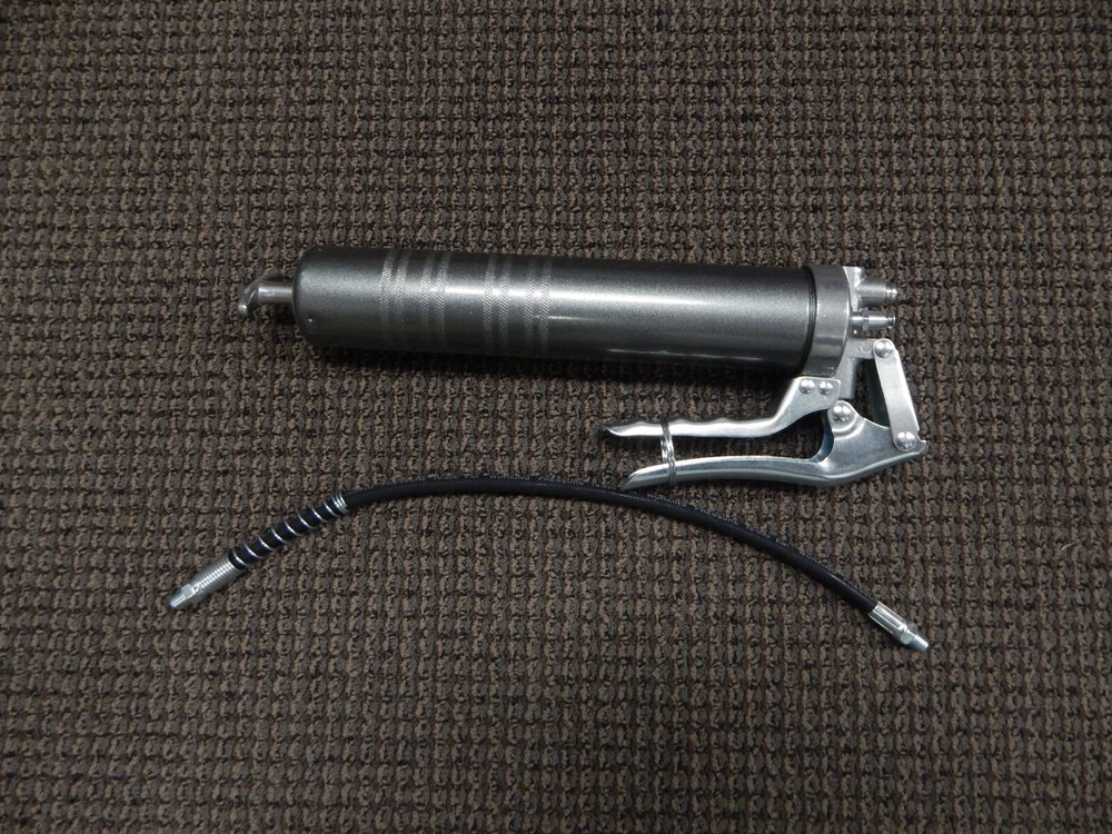 HAND GREASE GUN WITH WHIP HOSE