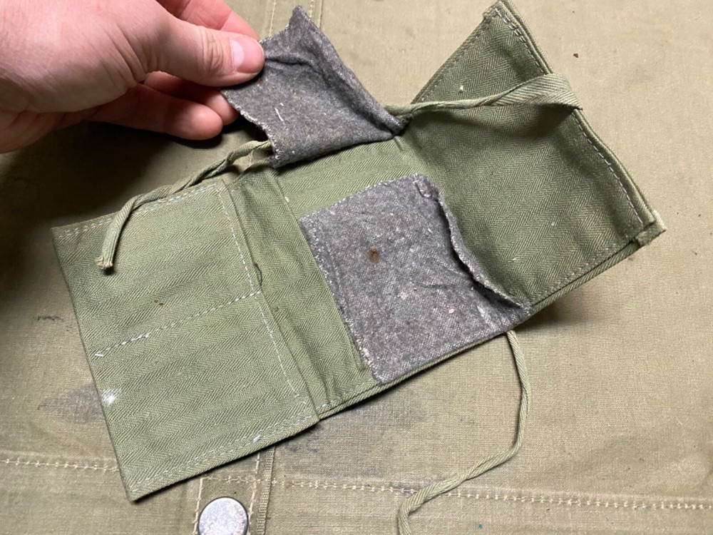 ORIGINAL WWII US ARMY INFANTRY RED CROSS SEWING KIIT W/ CONTENTS