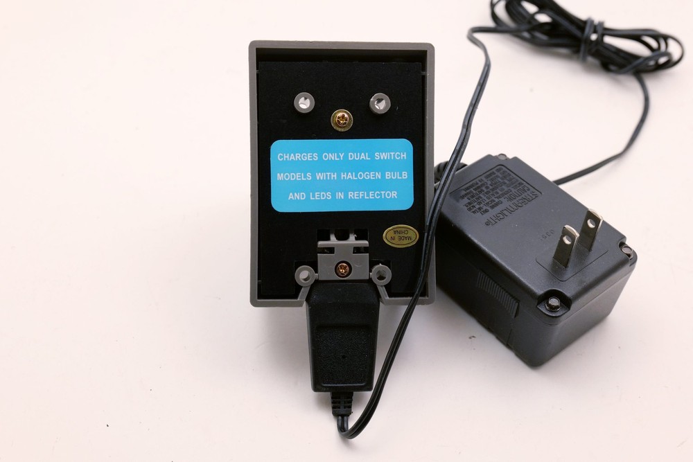 Streamlight Single Bay Charger Dock with AC Power Adapter Used