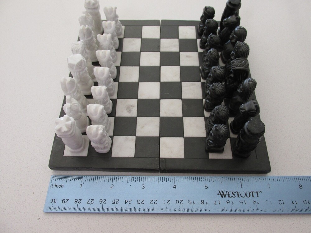 Vintage Onyx/Marble Chess Set (7" Square)