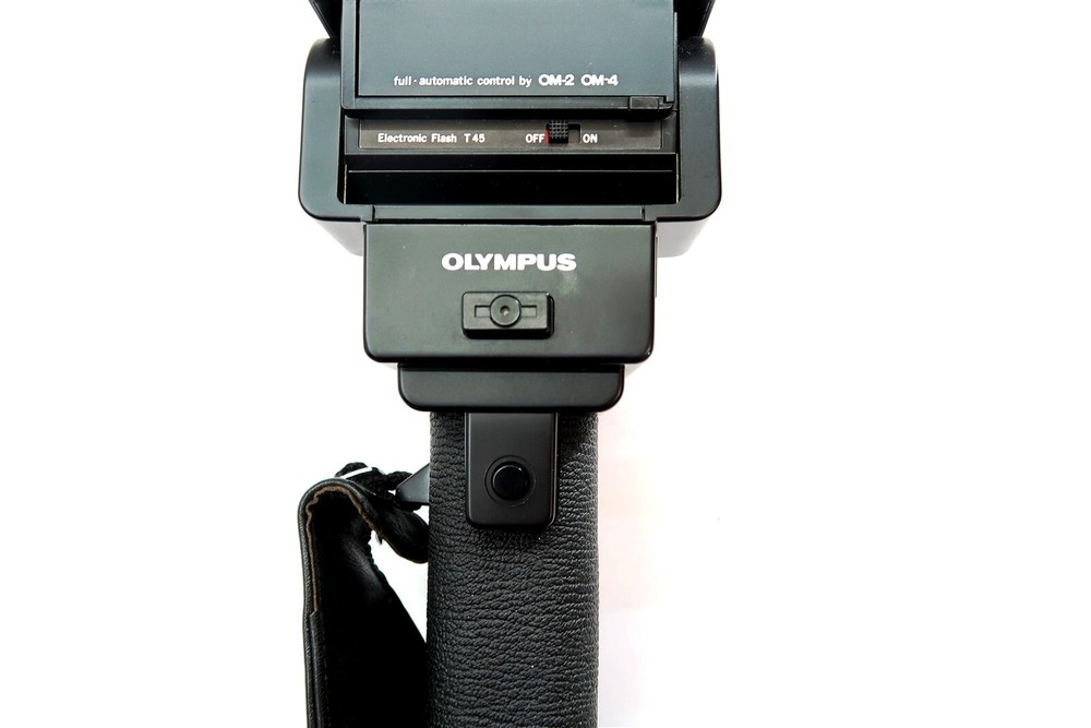 OLYMPUS T45 Electronic Flash With Bracket Grip Handle ~ Untested NO CHARGER