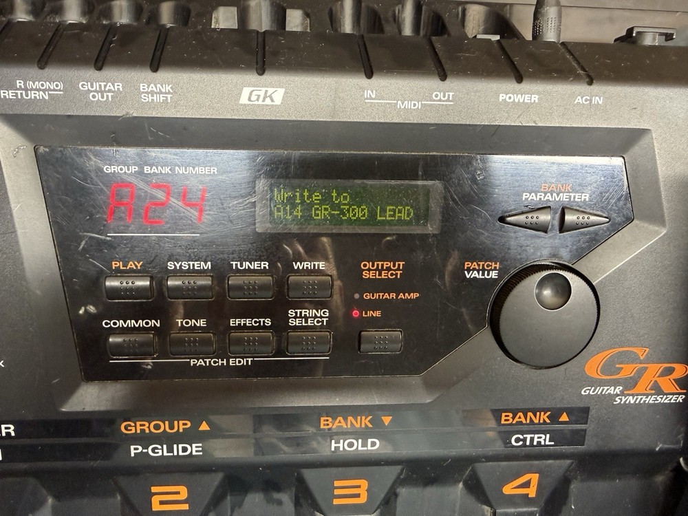 Roland GR-33 Guitar Synthesizer Multi-Effects Processor - Excellent Condition