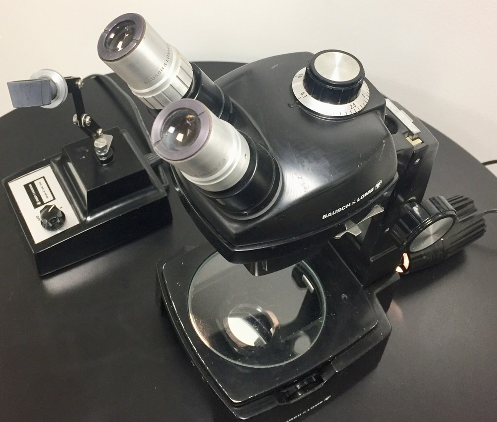 Bausch & Lomb StereoZoom 4 0.7x-3x Microscope w/ B & L Light Source
