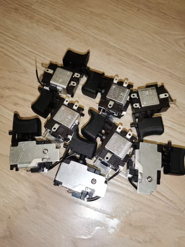 1PCS New Defend CGW-3125C speed control switch